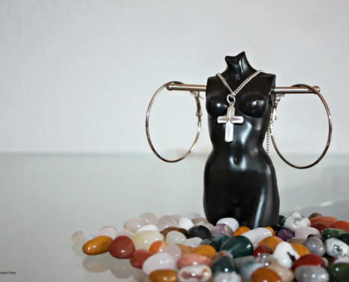 Schmuck mit Bedeutung – mit Herz, Kreuz und anderen Symbolen