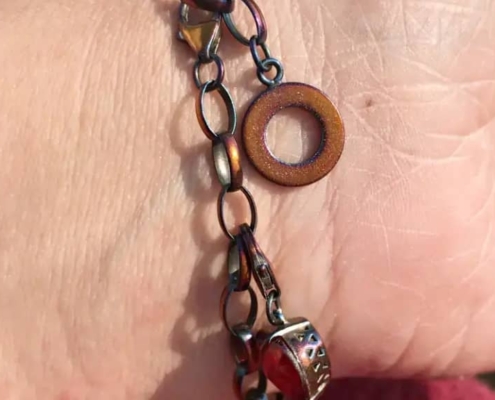 Schmuck läuft an: Das können Sie tun, damit der Glanz zurückkommt